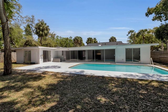 2019 CHIPPAWA PLACE, Sarasota, FL 34234