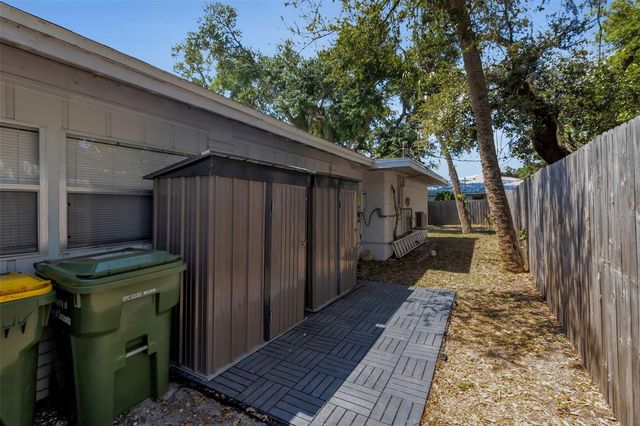 2019 CHIPPAWA PLACE, Sarasota, FL 34234