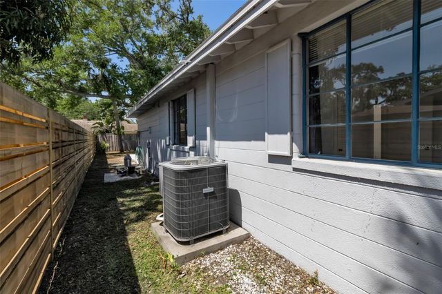 2019 CHIPPAWA PLACE, Sarasota, FL 34234