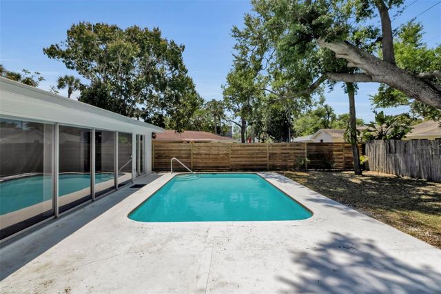 2019 CHIPPAWA PLACE, Sarasota, FL 34234