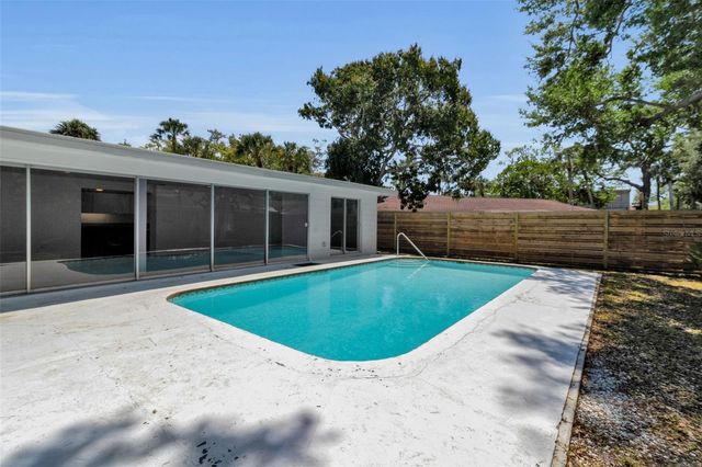 2019 CHIPPAWA PLACE, Sarasota, FL 34234