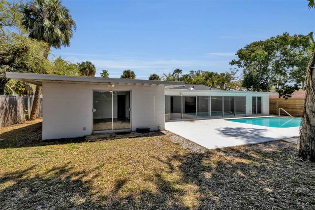 2019 CHIPPAWA PLACE, Sarasota, FL 34234