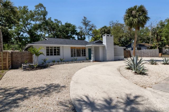 2019 CHIPPAWA PLACE, Sarasota, FL 34234