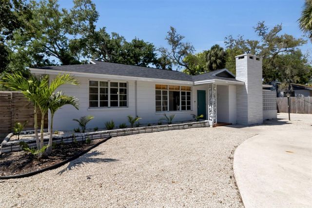 2019 CHIPPAWA PLACE, Sarasota, FL 34234