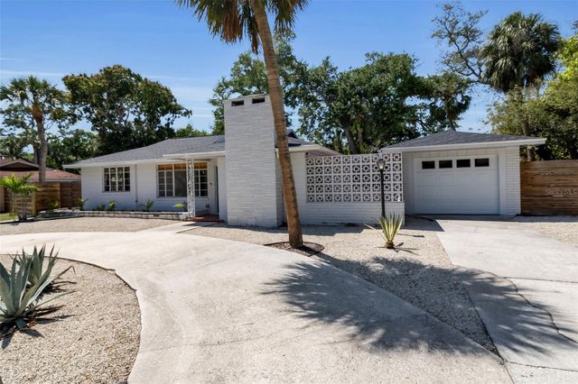 2019 CHIPPAWA PLACE, Sarasota, FL 34234