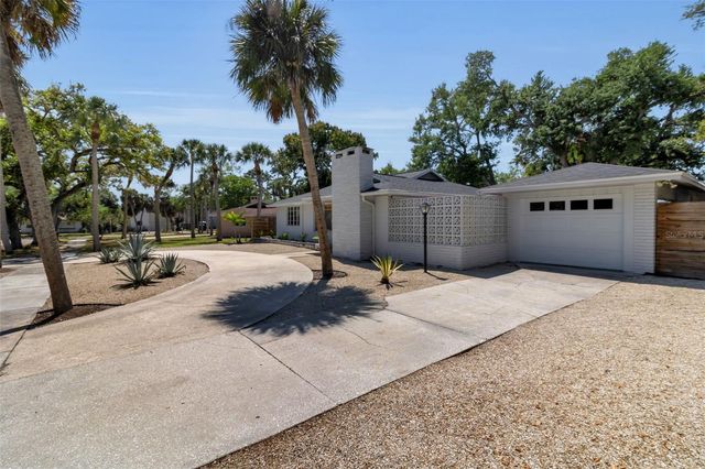 2019 CHIPPAWA PLACE, Sarasota, FL 34234