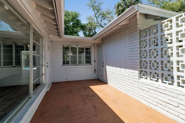 2019 CHIPPAWA PLACE, Sarasota, FL 34234