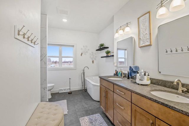 655 SUNSET, Green Bay, WI 54313