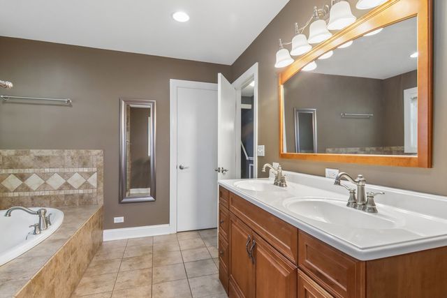 409 Hubbard Avenue, Elgin, IL 60123