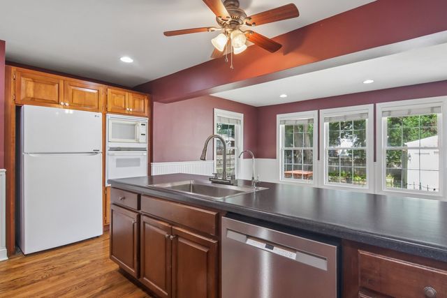 409 Hubbard Avenue, Elgin, IL 60123