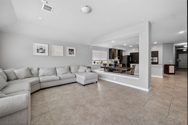 809 Cloverwood Drive, Fort Worth, TX 76036