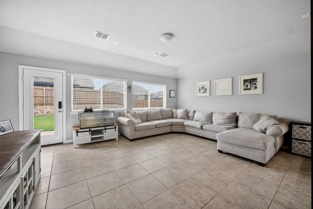 809 Cloverwood Drive, Fort Worth, TX 76036