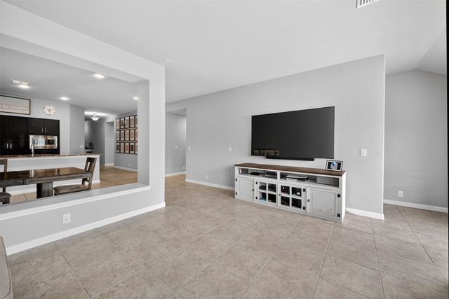 809 Cloverwood Drive, Fort Worth, TX 76036