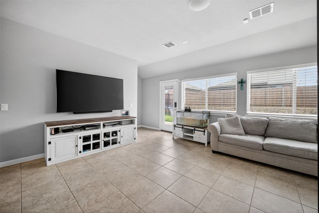 809 Cloverwood Drive, Fort Worth, TX 76036