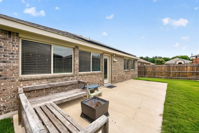 809 Cloverwood Drive, Fort Worth, TX 76036
