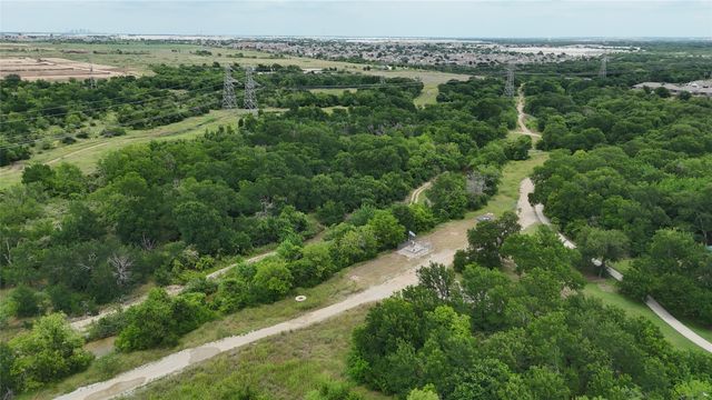 809 Cloverwood Drive, Fort Worth, TX 76036