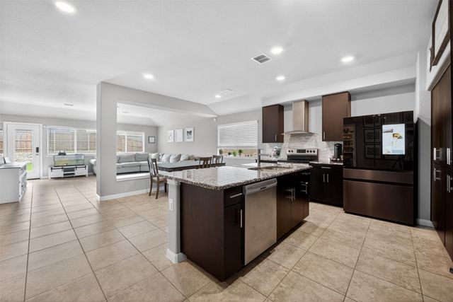 809 Cloverwood Drive, Fort Worth, TX 76036