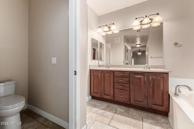 5450 E DEER VALLEY Drive 1214, Phoenix, AZ 85054