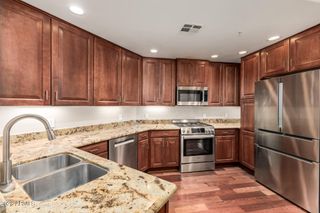 5450 E DEER VALLEY Drive 1214, Phoenix, AZ 85054