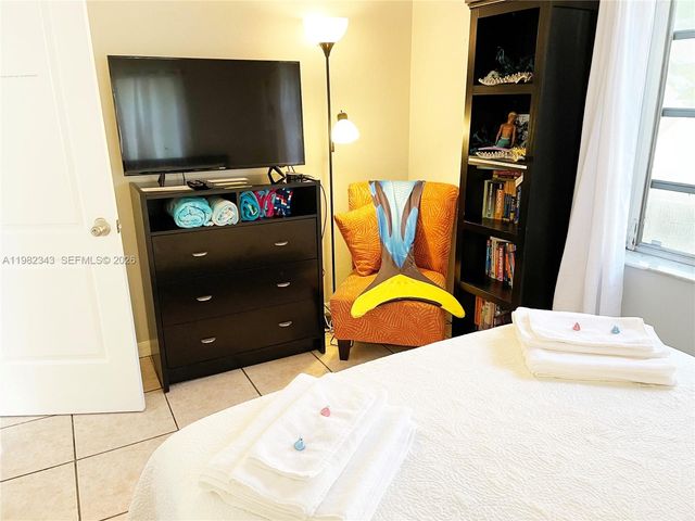 749 NW 43rd St, Oakland Park, FL 33309