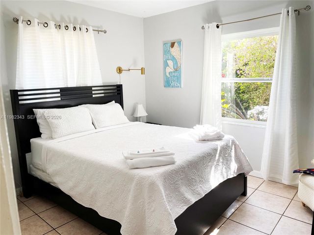 749 NW 43rd St, Oakland Park, FL 33309