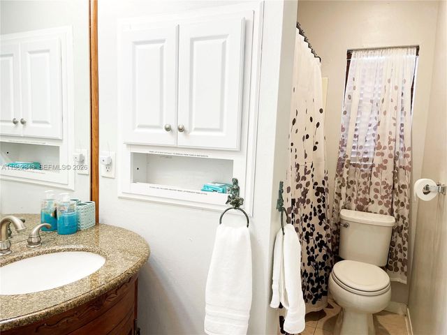 749 NW 43rd St, Oakland Park, FL 33309