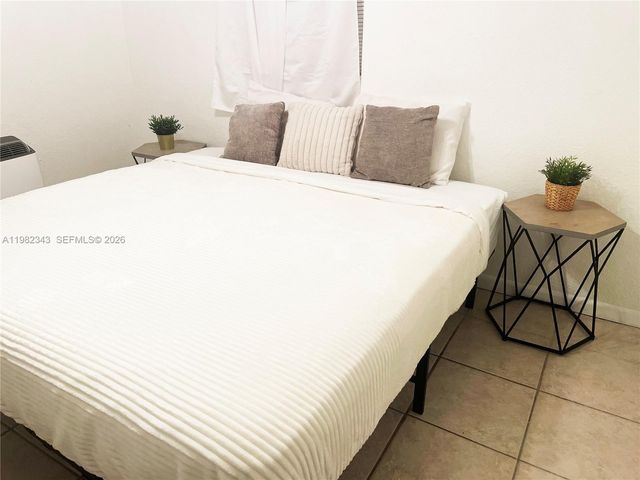 749 NW 43rd St, Oakland Park, FL 33309