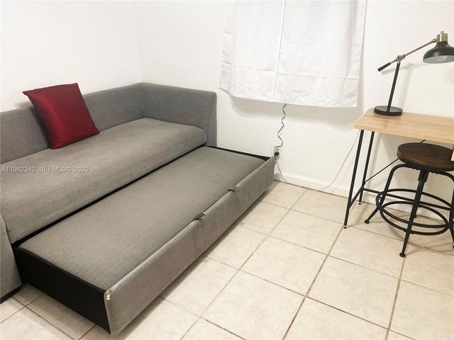 749 NW 43rd St, Oakland Park, FL 33309