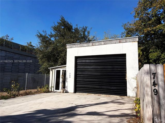 749 NW 43rd St, Oakland Park, FL 33309