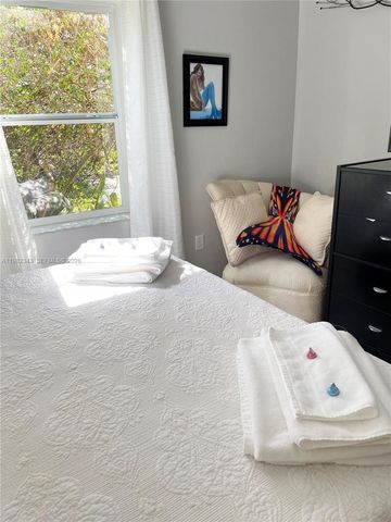 749 NW 43rd St, Oakland Park, FL 33309