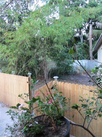 749 NW 43rd St, Oakland Park, FL 33309