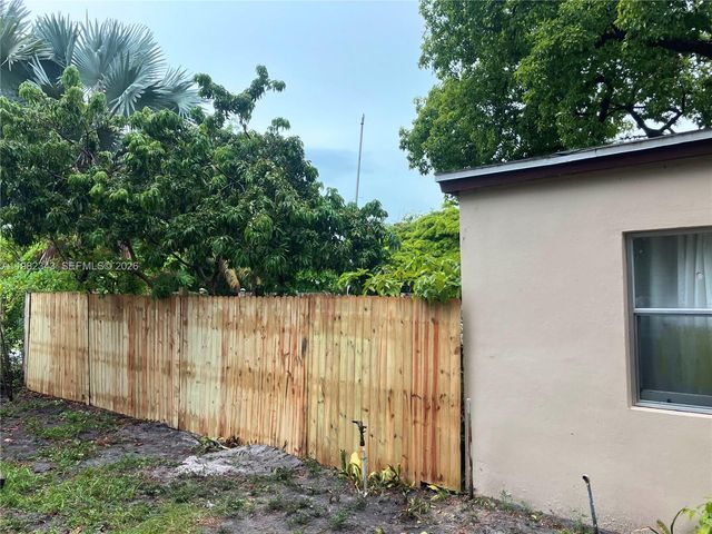 749 NW 43rd St, Oakland Park, FL 33309