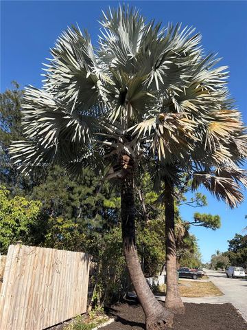 749 NW 43rd St, Oakland Park, FL 33309