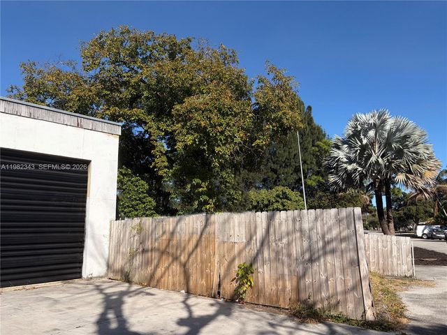 749 NW 43rd St, Oakland Park, FL 33309