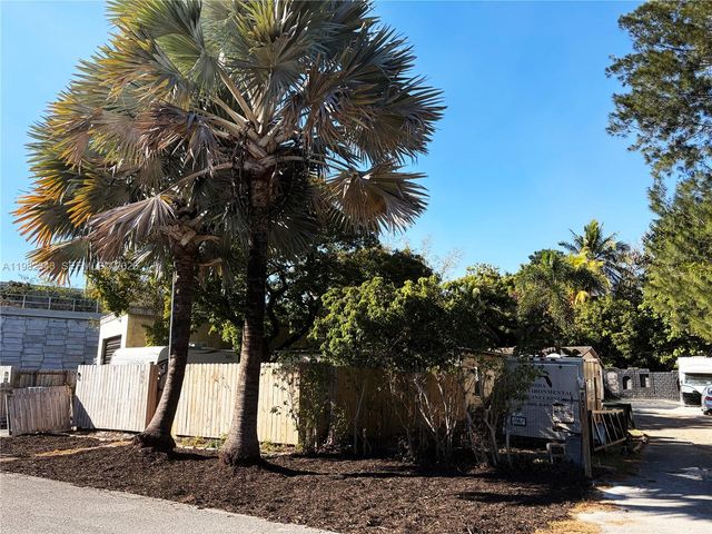 749 NW 43rd St, Oakland Park, FL 33309