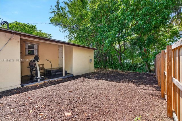 749 NW 43rd St, Oakland Park, FL 33309
