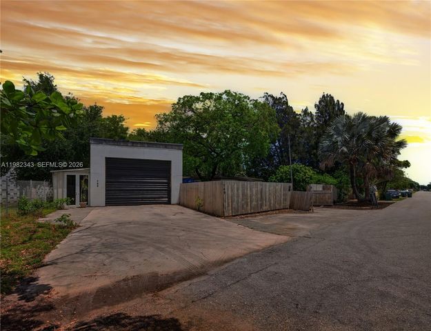 749 NW 43rd St, Oakland Park, FL 33309