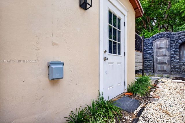 749 NW 43rd St, Oakland Park, FL 33309