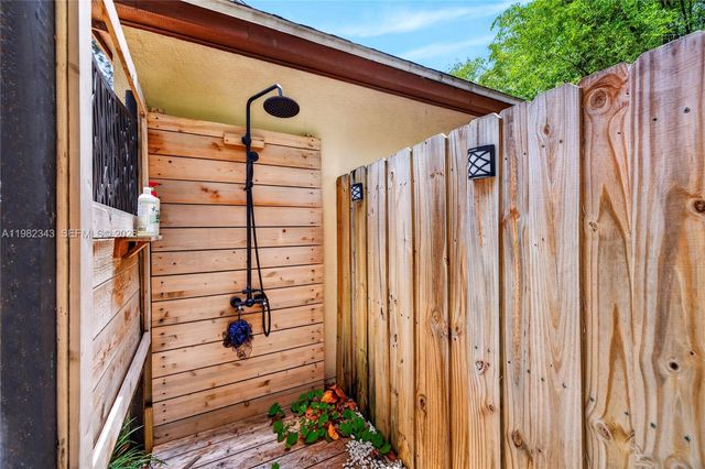 749 NW 43rd St, Oakland Park, FL 33309