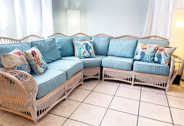 749 NW 43rd St, Oakland Park, FL 33309