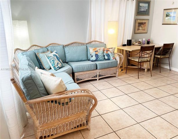 749 NW 43rd St, Oakland Park, FL 33309