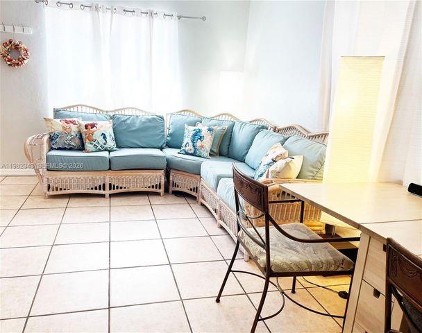 749 NW 43rd St, Oakland Park, FL 33309