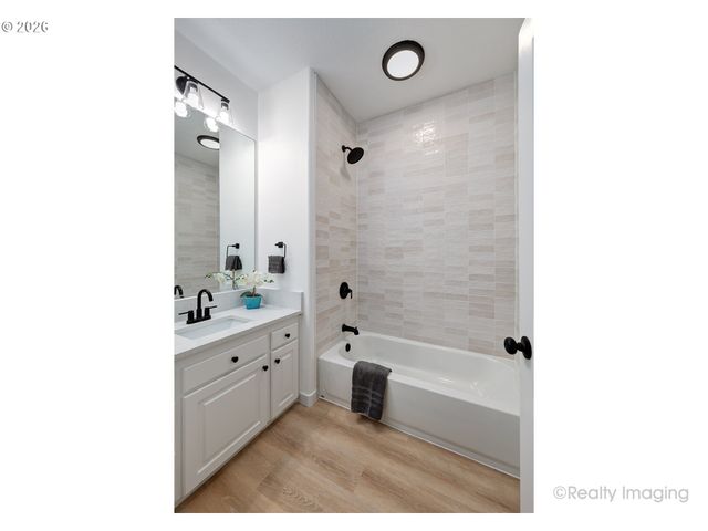 872 Ne PACIFIC Dr, Fairview, OR 97024