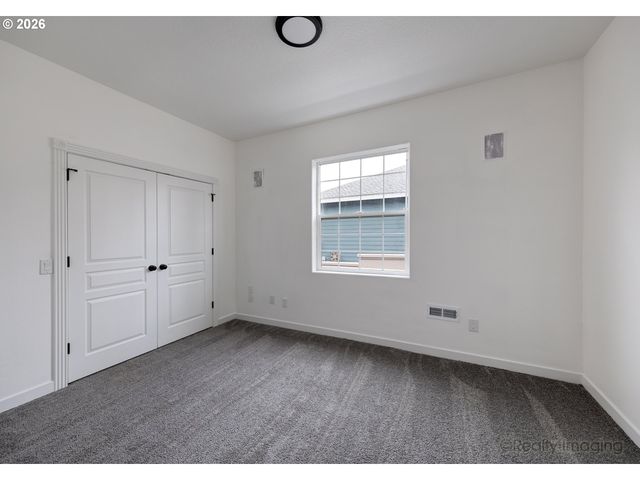 872 Ne PACIFIC Dr, Fairview, OR 97024