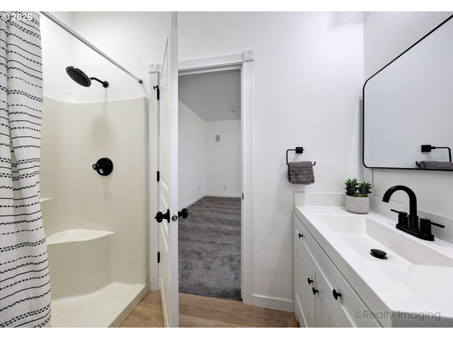 872 Ne PACIFIC Dr, Fairview, OR 97024