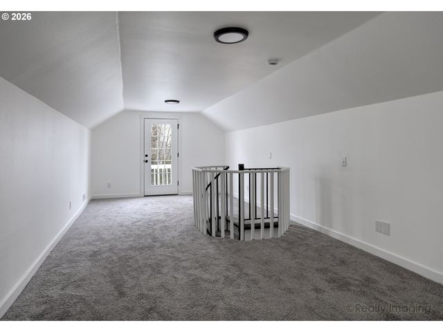 872 Ne PACIFIC Dr, Fairview, OR 97024