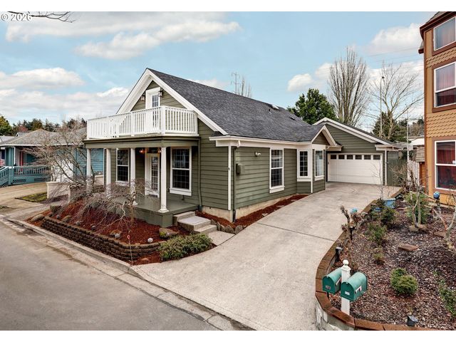 872 Ne PACIFIC Dr, Fairview, OR 97024