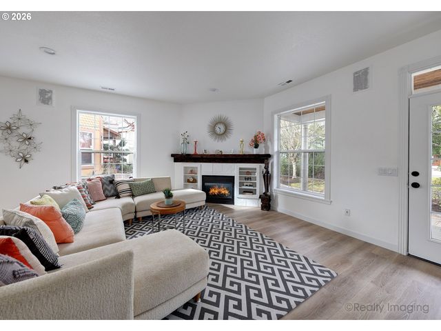 872 Ne PACIFIC Dr, Fairview, OR 97024