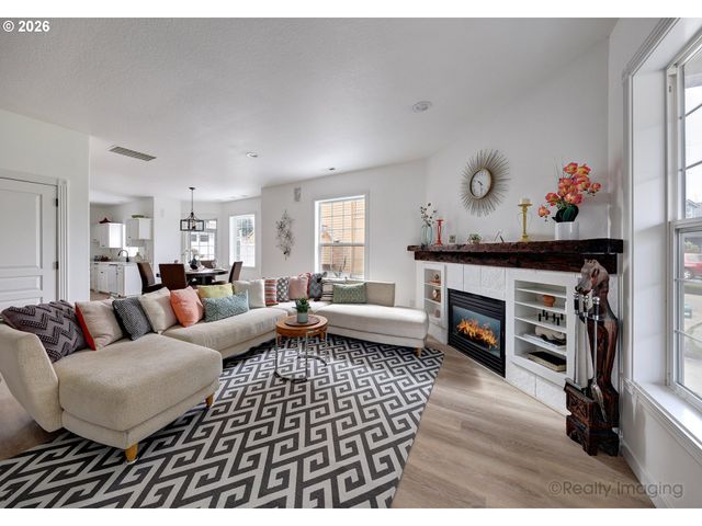 872 Ne PACIFIC Dr, Fairview, OR 97024