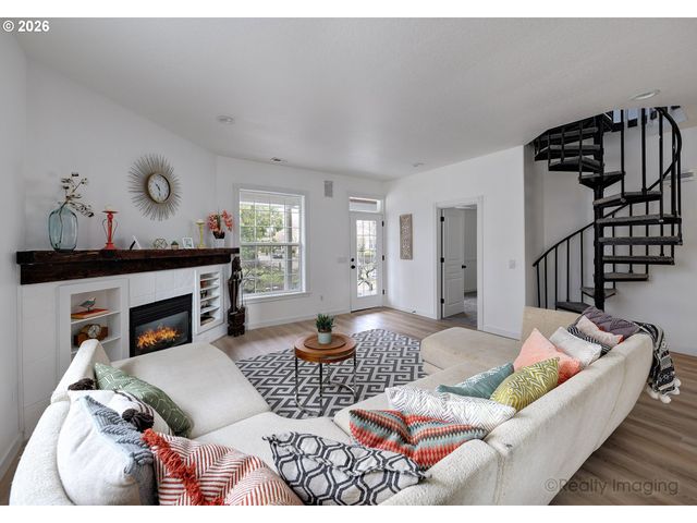 872 Ne PACIFIC Dr, Fairview, OR 97024